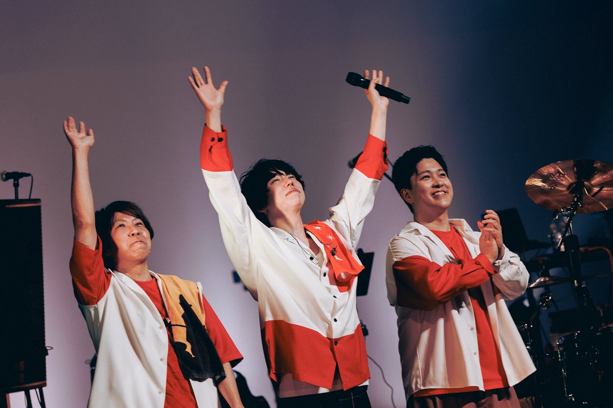 ⏰#スミヴァーミ⏰

7月17日(木)21:00〜

#sumika
Instagram オフィシャルアカウントより
生配信が決定‼️🏠

 Live Tour 2025「Vermillion’s」を、
メンバーがゆる〜いトークで振り返ります◎

🔻アカウントは🔻
instagram.com/sumika_inc/

お楽しみに！