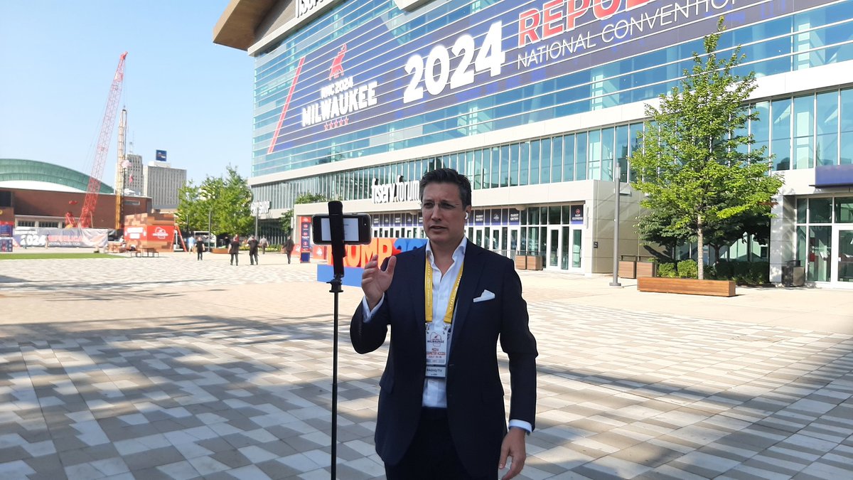 #MardiMémoire : Un an, jour pour jour... Convention GOP à Milwaukee. 

- Trump vient de survivre à tentative d'assassinat... 
- #GOP, plus uni que jamais, #Trump, leader incontesté...

Encore qq jours et Biden annoncera qu'il annoncera qu'il renonce à se présenter.
_
#polusa