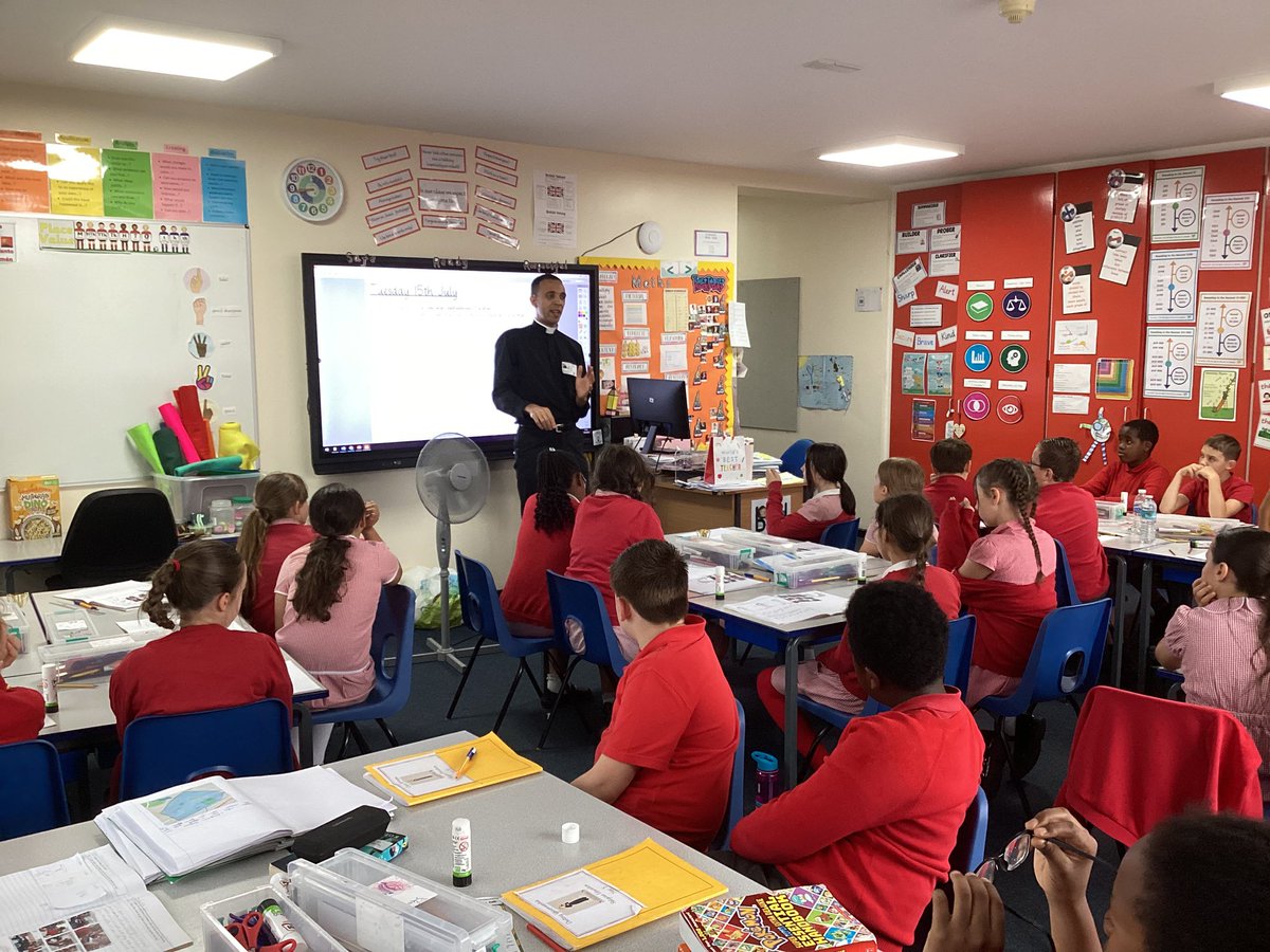 StGerardsBham's tweet image. Year 5 had a special visitor in their RE lesson — Father Sean!He shared all about the roles and responsibilities of a priest, explaining how he sanctifies, governs, and teaches in his ministry. A truly inspiring session! #StGerRE #StGerCL @BCPP__ @BhamDES @RCBirmingham