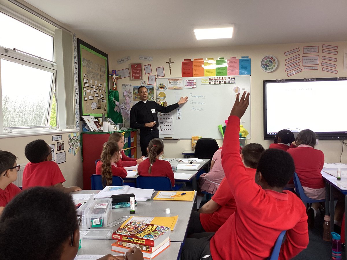 StGerardsBham's tweet image. Year 5 had a special visitor in their RE lesson — Father Sean!He shared all about the roles and responsibilities of a priest, explaining how he sanctifies, governs, and teaches in his ministry. A truly inspiring session! #StGerRE #StGerCL @BCPP__ @BhamDES @RCBirmingham