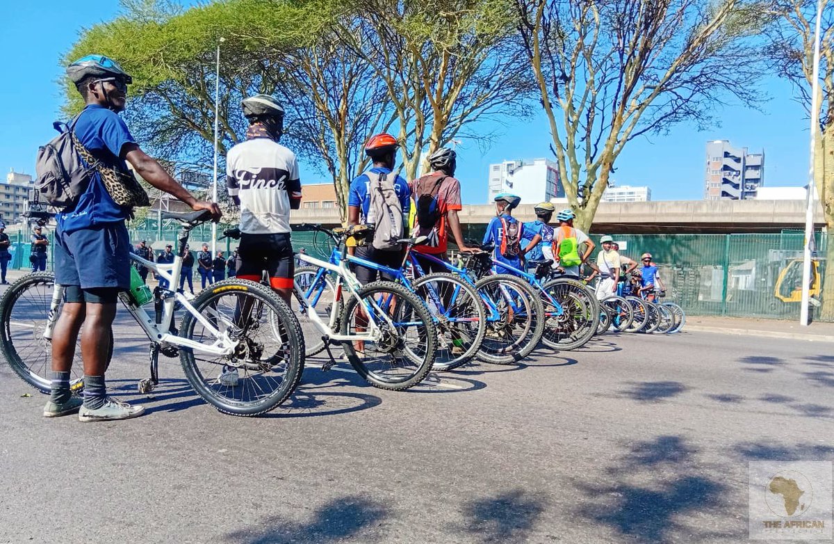 theafricanptv's tweet image. 𝗧𝗼𝗱𝗮𝘆'𝘀 𝗧𝗼𝗽 𝗦𝘁𝗼𝗿𝗶𝗲𝘀 | DURBAN - Peaceful demonstrations are underway as residents, communities and ordinary South Africans are marching to the SAPS Head Office to show solidarity and support for KwaZulu-Natal Provincial Police Commissioner Lt. General Nhlanhla…