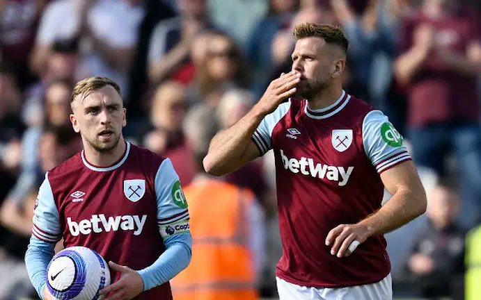 Billy Bonds Stand tweet media