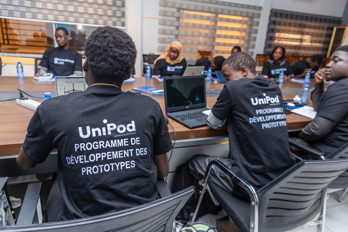 [2/2] : Grâce à un accompagnement sur mesure, à des ressources techniques et à des formations intensives, ils peuvent franchir un grand pas vers le développement de leurs solutions.