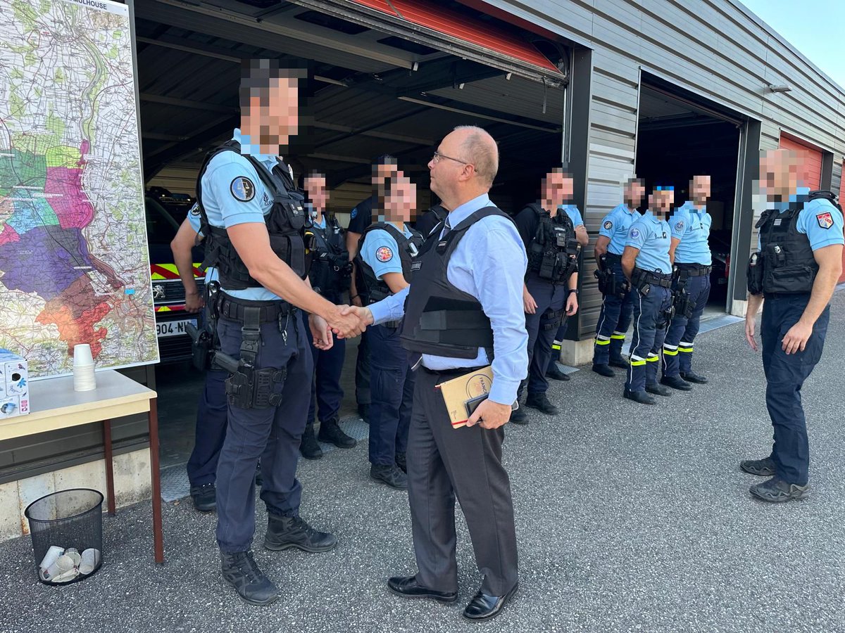 Prefet68's tweet image. 🔵 Sécurité du quotidien
Vendredi 11 juillet, Emmanuel Aubry @Prefet68 était en immersion sur le terrain aux côtés des gendarmes de la compagnie de Mulhouse :
🚓Peloton d'autoroute de Rixheim – contrôle des flux
👮♂️Brigades de Sausheim et de Lutterbach – ordre public & présence…
