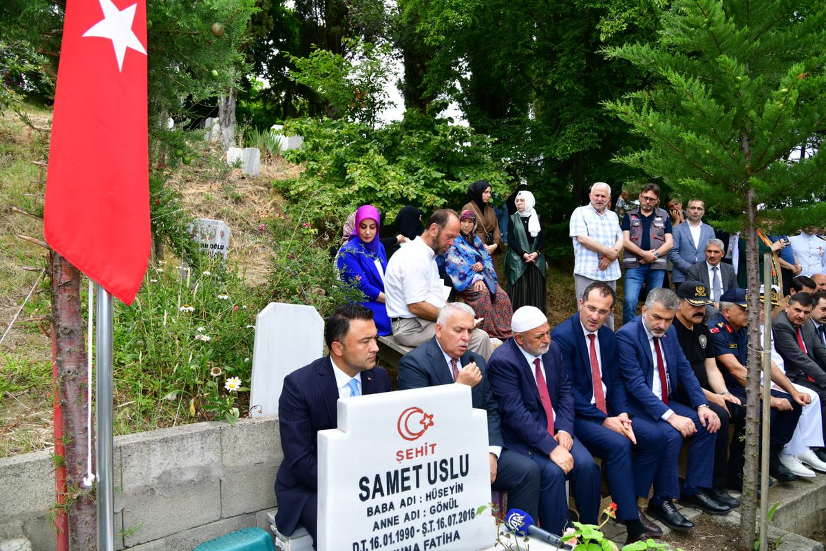 Vali Aziz Yıldırım, 15 Temmuz Demokrasi ve Milli Birlik Günü dolayısıyla Şehit Samet Uslu’nun kabrini ziyaret etti.

trabzon.gov.tr/vali-aziz-yild…