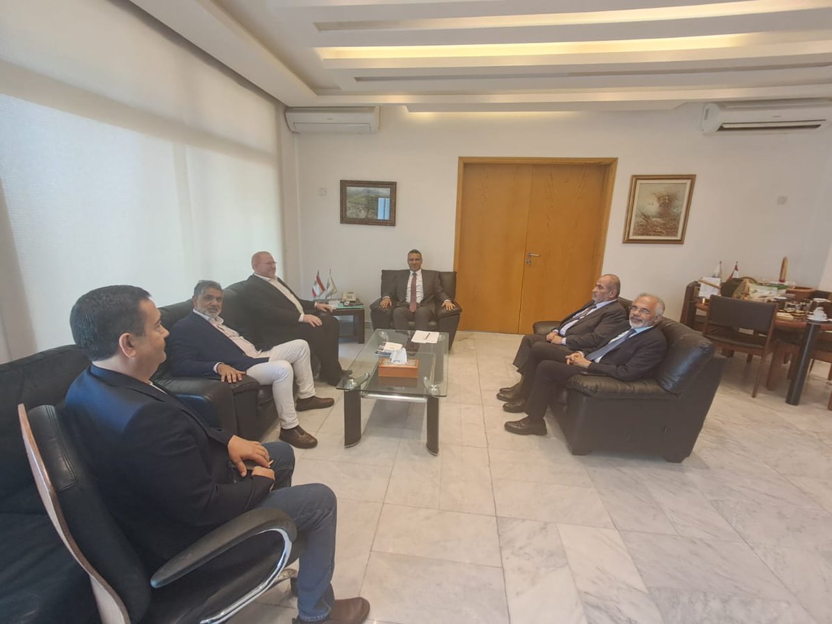 الجماعة الاسلامية تلتقي وزير الزراعة
التقى وفد من الجماعة الإسلامية برئاسة رئيس المكتب السياسي، الأستاذ علي ابو ياسين، وحضور أعضاء المكتب السياسي: الأستاذ عمر سراج، المحامي باسم الحوت، المهندس مغير سنجابة وزير الزراعة نزار هاني في مكتبه بوزارة الزراعة في اطار التواصل مع الوزراء