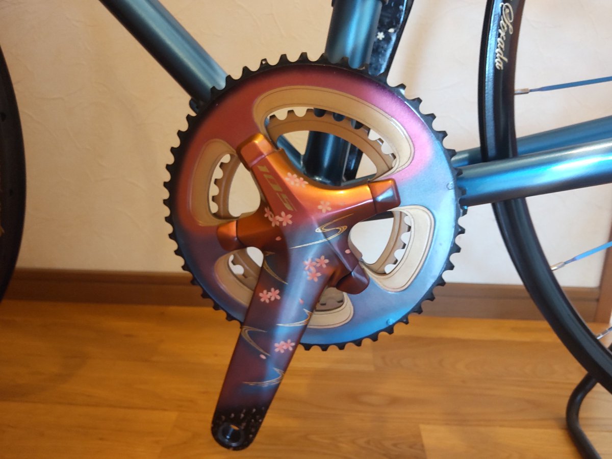ニューバイクのクランクが仕上がった
FC−R7000&amp;PROWHEEL(RING)
ちょっと重めの748g（純正は740g）
焦らずゆっくり組みます
いつも血迷った無駄買いするので
#かきくRE自転車工房
#ロードバイク