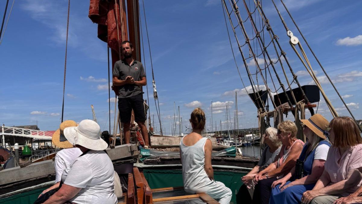 Carers_first's tweet image. Last Thursday, Maldon carers enjoyed an exciting lunch sail on a barge called Hydrogen from Maldon Quayside. This event was funded by ECCF for rural carers 55+ yrs old. Many carers attended with there being 33 of us! We had perfect weather and the event was enjoyed by all! ⛵☀️…