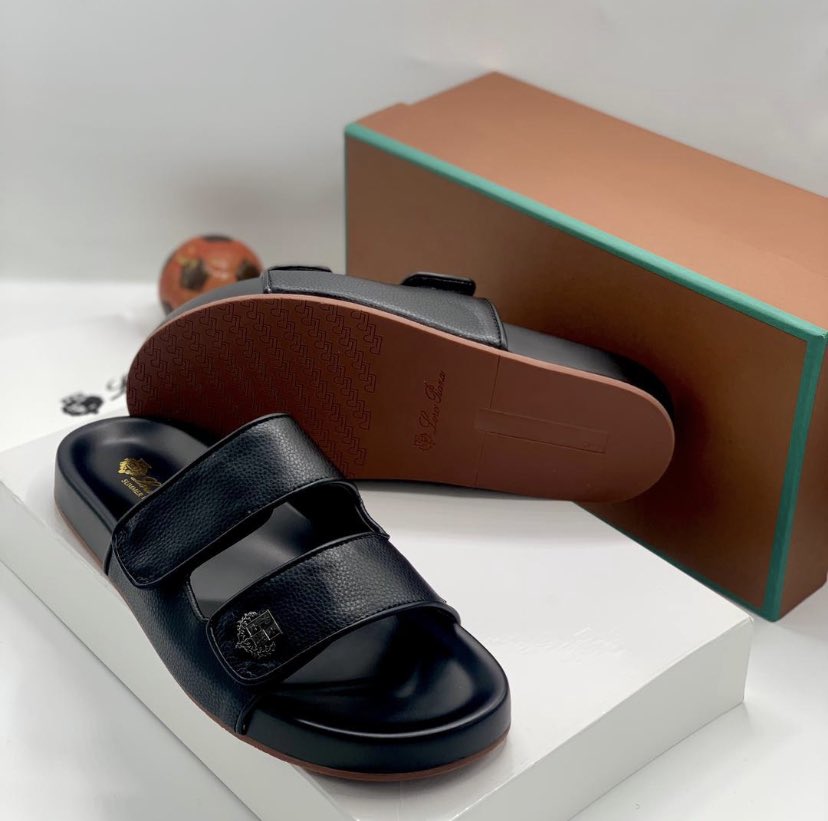 Sliders_Hub's tweet image. Shop your favorite pairs! 🛍️
Prices (NGN)
Frame 1 : 55k (size 40-46)
Frame 2 : 50k (size 40-45)
Frame 3 : 50k (size 40-46)
Frame 4 : 50k (size 40-46)
Full Box Packaging! 📦
Nationwide Delivery! 🚚 🇳🇬
💬: Click link in bio to order via WhatsApp