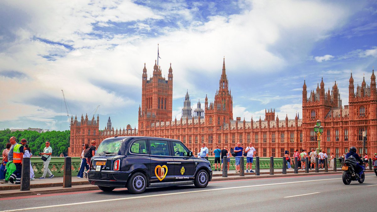 UbiquitousTaxis's tweet image. While there could be plenty of cheesy jokes to be made here, you can't laugh at @GranaPadano_UK and their latest campaigns on taxis. It's the perfect example of an icon on an icon!
#brandawareness
#taxiadvertising
#creativeadvertising