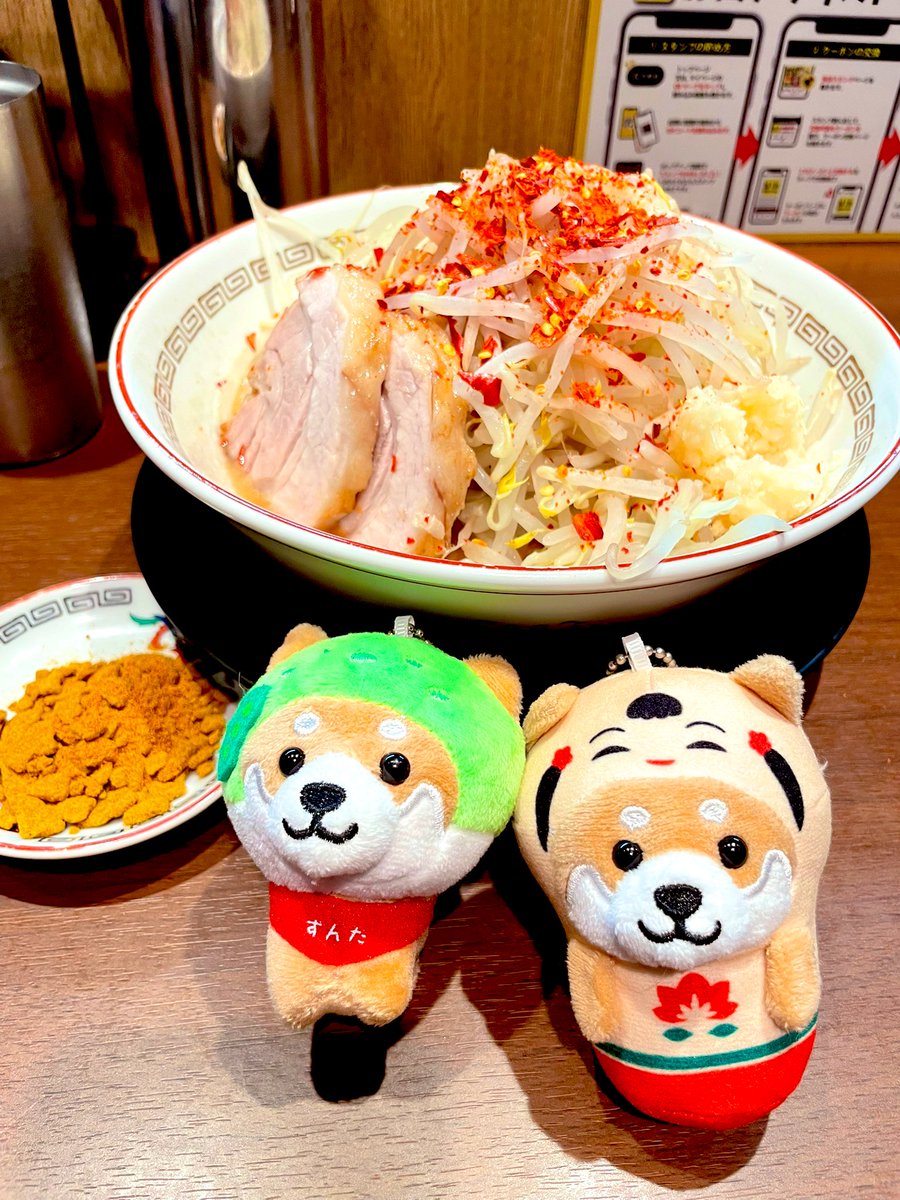 leoma4ma4's tweet image. 病院で採血⇒豚山⇒呑む⇒二郎⇒クリームソーダ🐷ん?今日甘いものの方が珍しく欲してる?
#二郎 #豚山 #連食 #クレープ食べたい #クロワッサン買って帰ろ #クリームソーダうますぎ #エガちゃんのラーメン見つけた