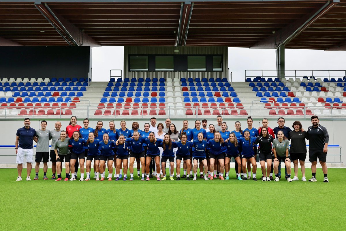 La ilusión del primer día. ❤️💙

#EibarFem | #BetiArmaginak ⚔️