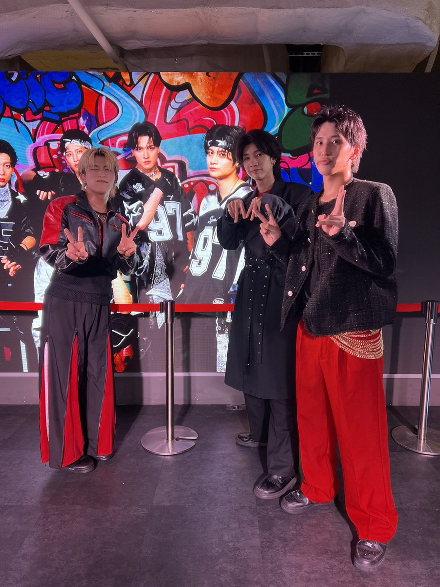 sss__official's tweet photo. 【開催御礼】

#NOXOVER （@NOXOVER_ ）

NO X OVER DEBUT SINGLEリリースイベント開催しました👏✨

3人でのステージでもパワー溢れるゲキアツライブでした🔥

本日はご来場ありがとうございました✨

はい、チーズ📷✨

#シブレコ
#シブスク
#SHIBUYASCRAMBLES https://t.co/owamnacc4X