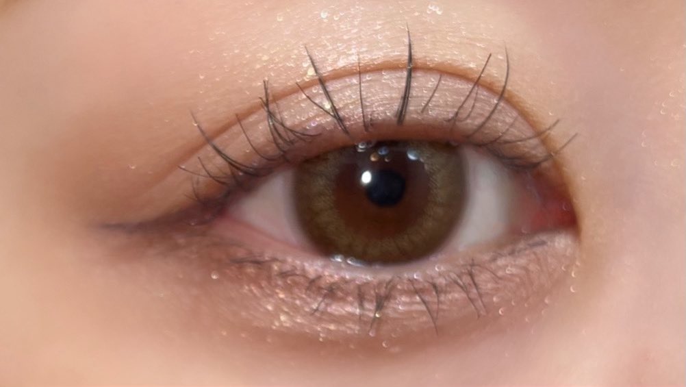 aibymakeupppp's tweet image. 8月にインウイのアイパレ08限定復刻するの嬉しいーー!!!繊細なラメがブワッと煌めいてとっても美しいの....!ブルベでも使いやすい重たさゼロの透明感の出るベージュでどんなシーンでも使えて大好きなのこれ。あわよくば定番化してくれないかな😭👏