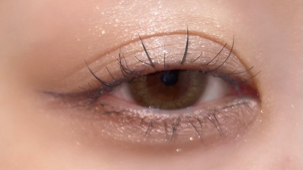 aibymakeupppp's tweet image. 8月にインウイのアイパレ08限定復刻するの嬉しいーー!!!繊細なラメがブワッと煌めいてとっても美しいの....!ブルベでも使いやすい重たさゼロの透明感の出るベージュでどんなシーンでも使えて大好きなのこれ。あわよくば定番化してくれないかな😭👏