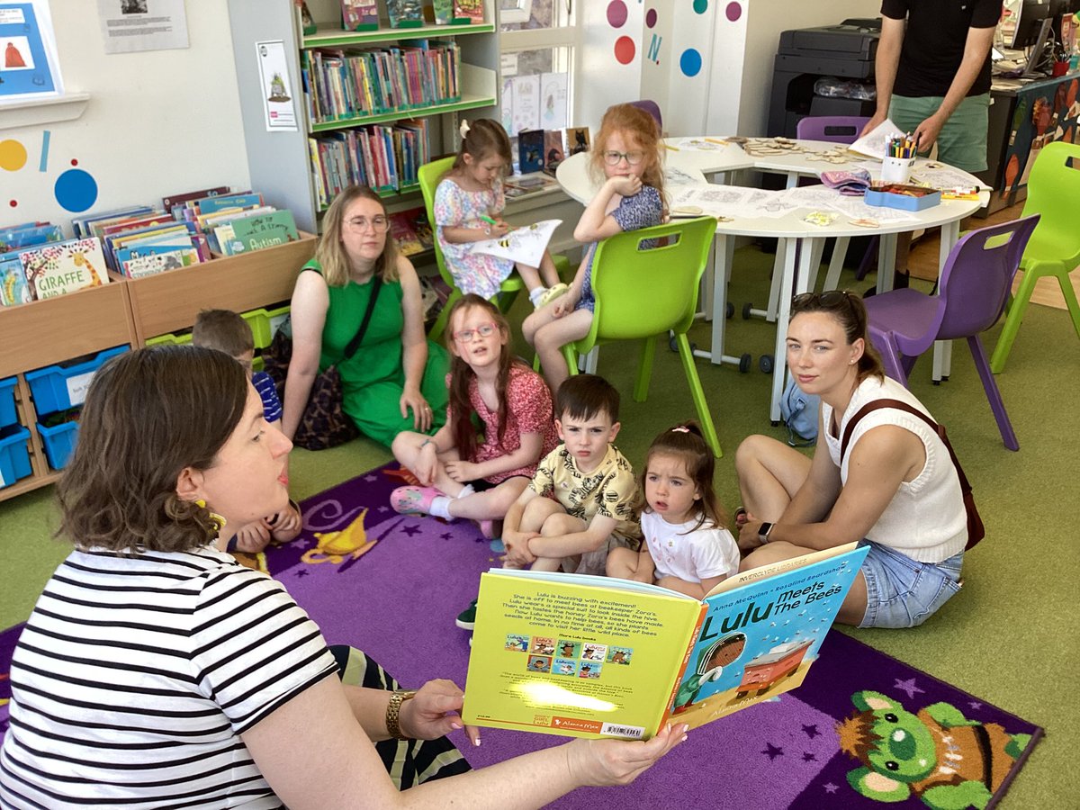 InverclydeLibs's tweet image. What a turn out we had at Kilmacolm Library on Saturday for the Beehive. Despite it being one of the hottest days of the year lots of families came along to see the hive and to find out all about the bees, take part in lots of crafts and listen to a story. Thank you to Inverclyde…