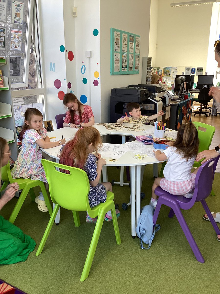 InverclydeLibs's tweet image. What a turn out we had at Kilmacolm Library on Saturday for the Beehive. Despite it being one of the hottest days of the year lots of families came along to see the hive and to find out all about the bees, take part in lots of crafts and listen to a story. Thank you to Inverclyde…