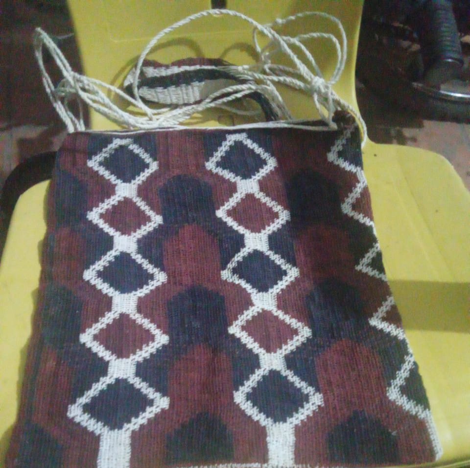 LiderBasui's tweet image. BOLSO AYOREO
Siempre las mujeres dedican a producción de bolsos hecho de caraguatá, éste bolso mide mide 35 x 40 centímetros y está en venta.
Algunas personas de buen corazón escriban a 0985424768 WhatsApp