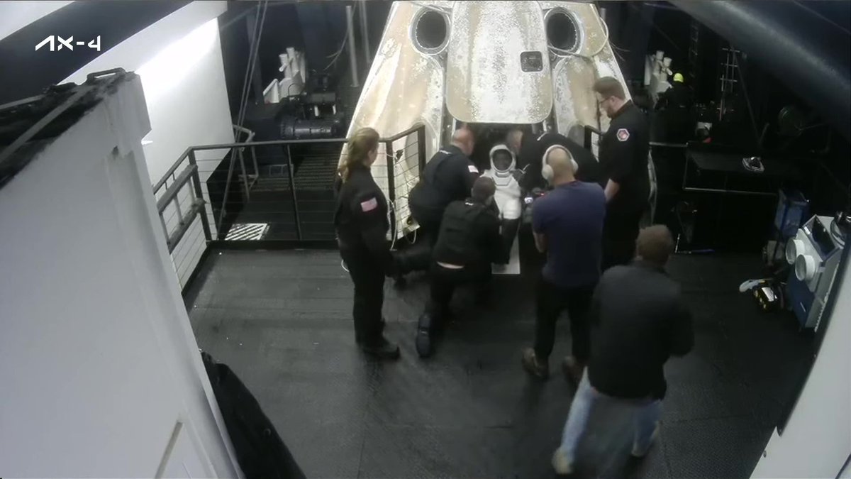 AneelMurarka's tweet image. Indian astronaut &amp;amp; Group Capt. Shubhanshu Shukla and his Axiom-4 crewmates returned safely after 18 days aboard the ISS. They landed in the Pacific Ocean today at 14:59 IST. A proud moment for India and a giant leap in our space journey. Jai Hind! 🇮🇳🚀
#MissionAccomplished