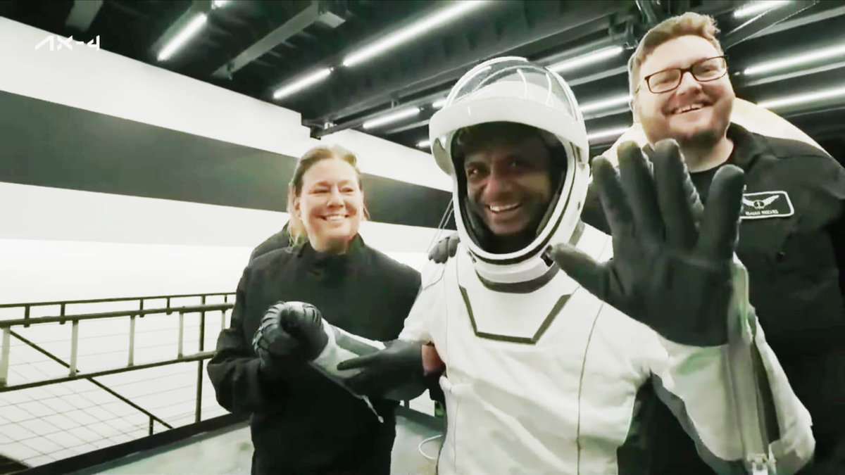 AneelMurarka's tweet image. Indian astronaut &amp;amp; Group Capt. Shubhanshu Shukla and his Axiom-4 crewmates returned safely after 18 days aboard the ISS. They landed in the Pacific Ocean today at 14:59 IST. A proud moment for India and a giant leap in our space journey. Jai Hind! 🇮🇳🚀
#MissionAccomplished