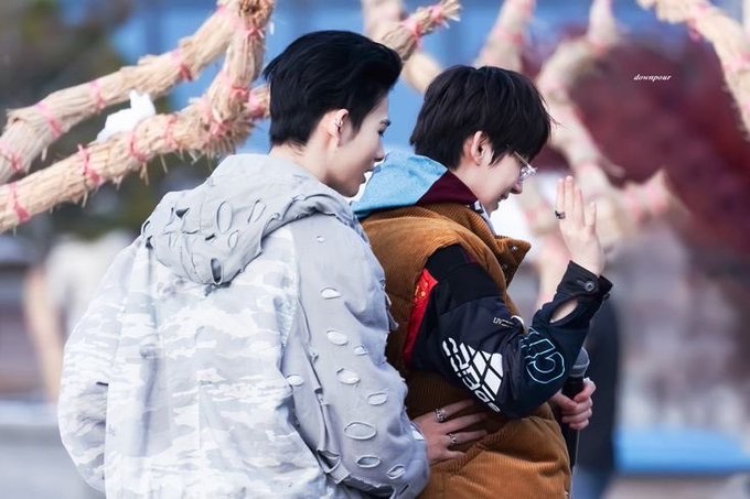 his waist. he could have chosen any other body part to push. his back, his shoulder blade… but no, he chose his waist, which is such an intimate/boyfriendly action