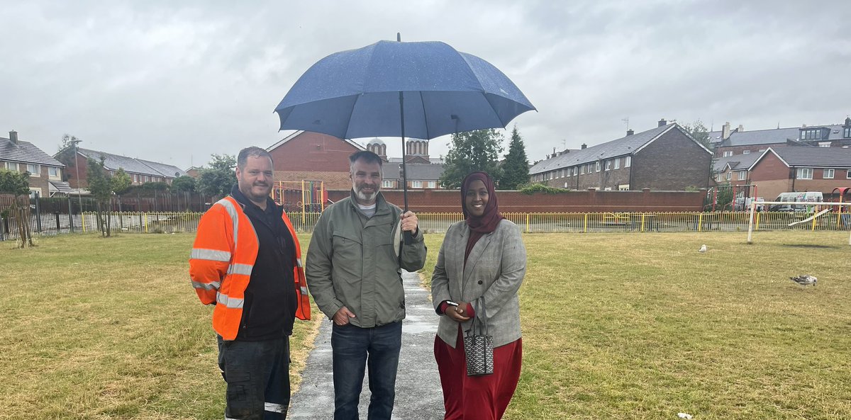 toxteth4labour's tweet image. Out with the park team this morning classic timing for the rain to arrive! 🌧️ Despite the weather, we’re pleased to confirm that park improvement works will begin at the end of the month. Stay tuned! #ParkUpdate #RainOrShine @KimJohnsonMP @LiverpoolLabour @liamrobinson24