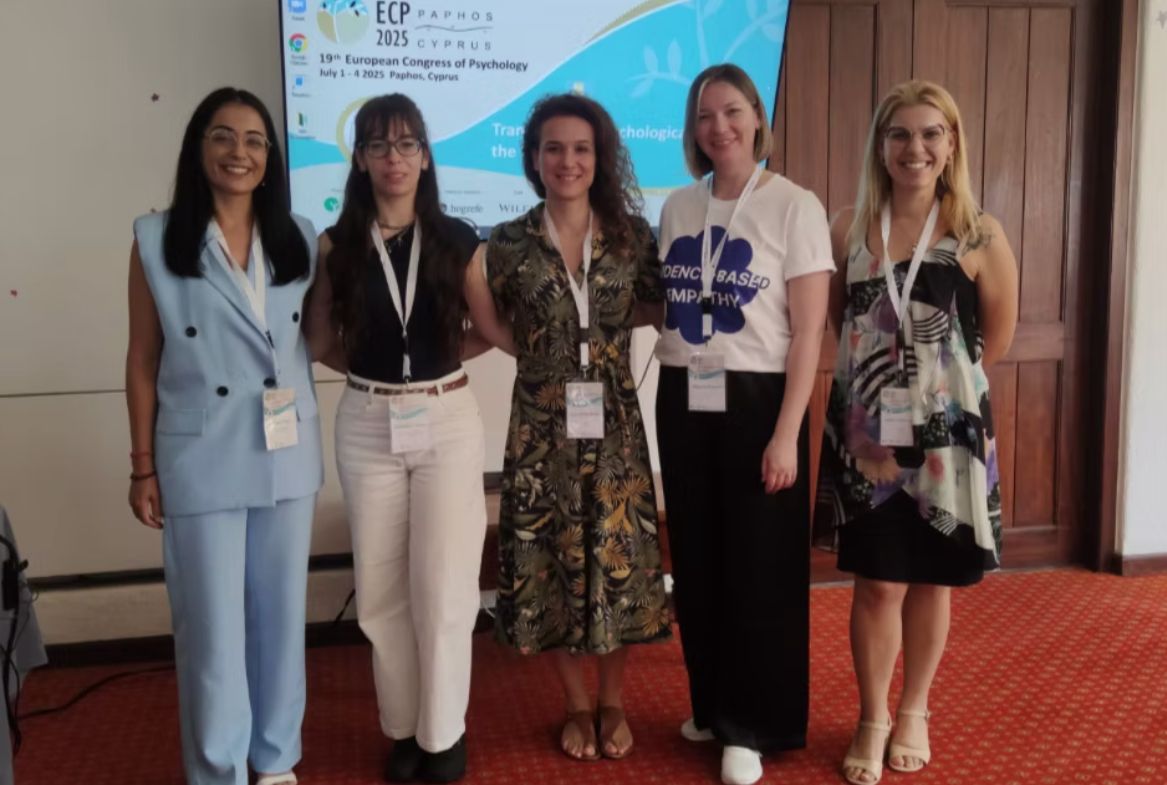 SmidgeProject's tweet image. 📢 At #ECP2025, Dr Vasiliki Christodoulou of UCLan Cyprus presented her study:
&quot;Can human values predict engagement with conspiratorial and false content on social media? Results from a European survey.&quot;

As part of the EU-funded SMIDGE Project, her findings revealed how core…