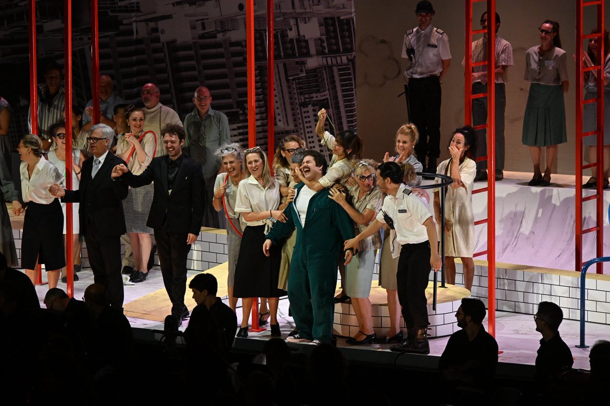 NiccoloTribolo's tweet photo. In #Florenz gibt es im Sommer wieder #AHOF Oper auf dem Dach der Oper.
Wenn man hoch in die letzte Reihe geht ist die Aussicht…
@maggiomusicale 
#Lelisirdamore
#cavea 
#firenze https://t.co/qjeIxQk6FH
