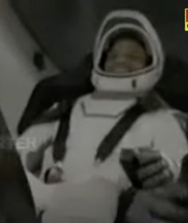 Welcome back Home shubhanshu shukla 🔥 landed with a great smile.
Jai Hind🇮🇳