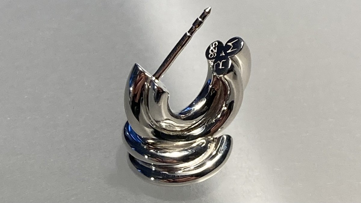 thisisgrey's tweet image. reidarmester.com — Redar Mester create my favourite industrial design with lots of metal, screws, glass, and cyber brutality. Heavy, expensive, durable, beautiful. Lux metal.