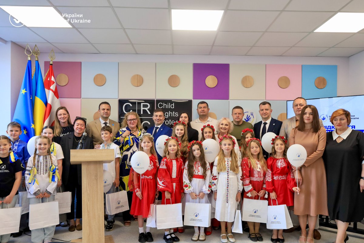 UNHCRUkraine's tweet image. A new Child Rights Protection Centre opened in Volyn — the 3rd in Ukraine🇺🇦
With support from the Ombudsman's office, @UNICEF_UA, the Government of 🇳🇴, & modern equipment from UNHCR, this centre will provide protection services to children affected by war & traumatised by loss.