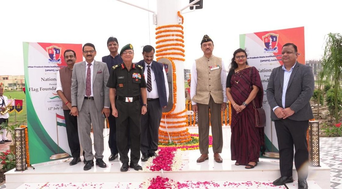 sn_sabat's tweet image. It was a pleasure to attend the valedictory ceremony of 03 Month Professional Diploma Program on #Cyber_Security, #Data_Protection and #Legal_compliances specially curated for Indian Army Officers organised by @upsifsUp along with Chief of Staff Central Command LKO & Dr. Goswami.