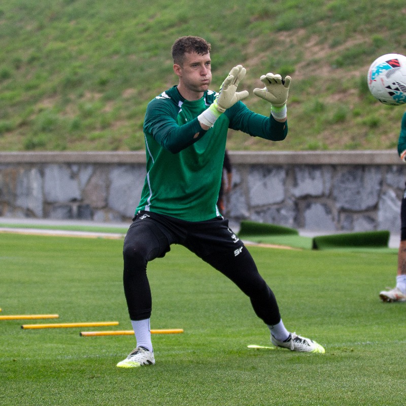 SDEibar's tweet photo. 🧤💚

#BetiArmaginak⚔️ https://t.co/HBLYXhgGCX