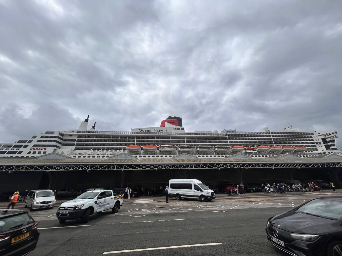 PrintexFinish's tweet photo. A busy day in Southampton docks today for Queen Mary 2.  Guillotine all ready for her onward journey. 

#ideal #guillotine #printfinishing https://t.co/Y4UOvpKht2