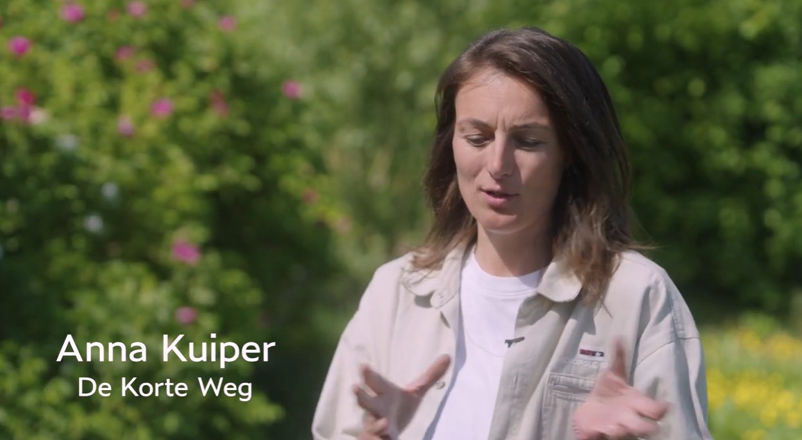 Hoe kijkt Anna Kuiper van De Korte Weg aan tegen haar rol als pionier in agroforestry? Ze vertelt over haar ervaringen bij het aanleggen van een proefperceel: waar loopt ze tegenaan, wat leert ze onderweg, en wat is haar beste tip? Bekijk de video: youtube.com/watch?v=wFSsye…
