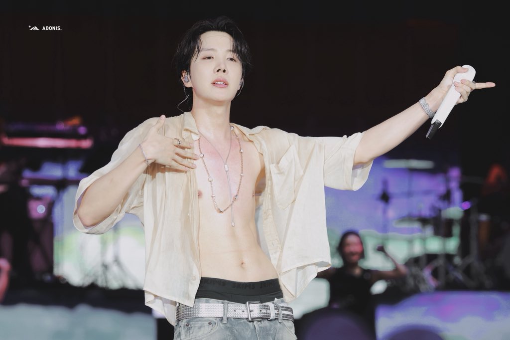 Adonis_Hoseok's tweet image. 250713 Lollapalooza Berlin
#제이홉 #정호석
#JHOPE #ジェイホープ
#HOBIPALOOZA2025
#jhopeAtLollapaloozaBerlin
@BTS_twt