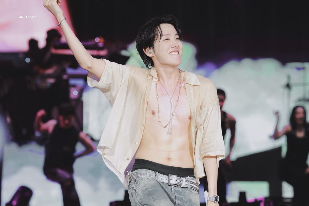 Adonis_Hoseok's tweet image. 250713 Lollapalooza Berlin
#제이홉 #정호석
#JHOPE #ジェイホープ
#HOBIPALOOZA2025
#jhopeAtLollapaloozaBerlin
@BTS_twt