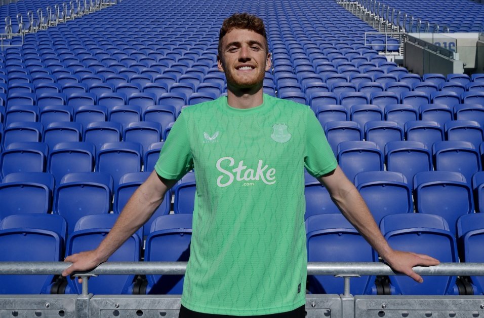 Everton have completed the signing of goalkeeper Mark Travers on a four-year contract until the end of June 2029 for an undisclosed fee.

 Leinster – became a senior international with the Republic of Ireland in September 2019, and has four caps to date.