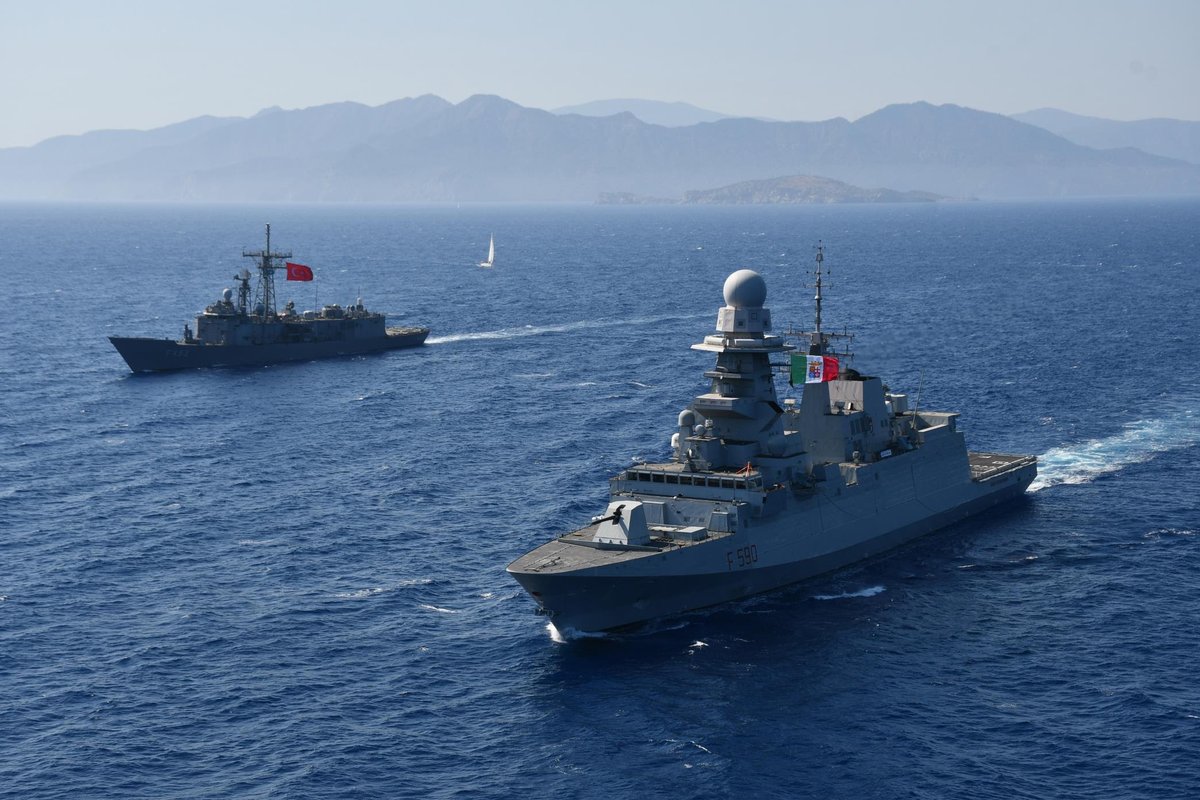 NATO_MARCOM's tweet image. #SNMG2 Flagship ๐ฎ๐น ITS Carlo Bergamini (F590) & ๐น๐ท TCG Gelibolu (F493) carried out dynamic maneuvers in the Central Meditarrenean Sea โ showing coordination, readiness, and true interoperability at work. Securing the seas, together. #WeAreNATO