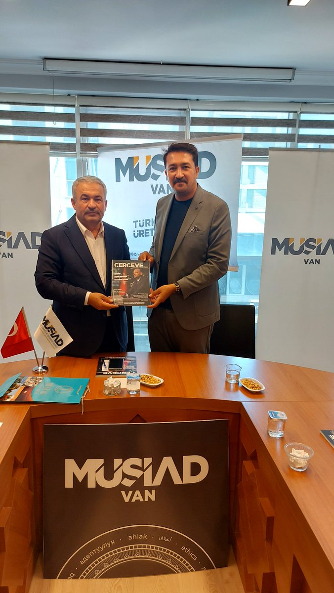 MÜSİAD Van (@musiadvan) on Twitter photo Zerya yapı Yönetim Kurulu Başkanı İzzet ÇOBAN beraberindeki heyet ile derneğimize ziyarette bulundular. Yeni yönetim kurulana hayırlı olsun dileklerinde bulundular. Nazik ziyaretlerinden dolayı kendilerine çok teşekkür ederiz. <a href="/BurhanOzdemirTR/">Burhan Özdemir</a> <a href="/aaras65/">Abdullah Aras</a> <a href="/MUSIAD/">MÜSİAD</a> <a href="/izzetcobann/">İzzet Çoban</a> Zerya yapı Yönetim Kurulu Başkanı İzzet ÇOBAN beraberindeki heyet ile derneğimize ziyarette bulundular. Yeni yönetim kurulana hayırlı olsun dileklerinde bulundular. Nazik ziyaretlerinden dolayı kendilerine çok teşekkür ederiz. <a href="/BurhanOzdemirTR/">Burhan Özdemir</a> <a href="/aaras65/">Abdullah Aras</a> <a href="/MUSIAD/">MÜSİAD</a> <a href="/izzetcobann/">İzzet Çoban</a>
