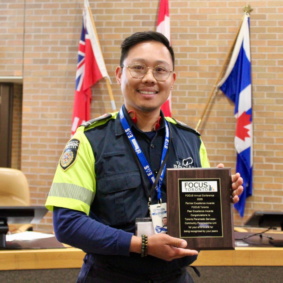 TorontoMedics's tweet image. Last month, Community Paramedic (CP) Jonathan proudly accepted the Partner Excellence Award on behalf of @TorontoMedics’ CP program. 

Thank you to our incredible CPs for your compassion and dedication to serving @CityofToronto. 🙏

Learn more 👉 ow.ly/LPv450Wo5ng
