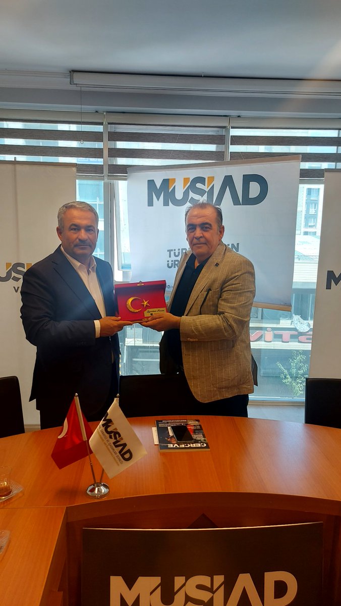 MÜSİAD Van (@musiadvan) on Twitter photo Anahtar parti Van il başkanı Osman TANRITANIR ve teşkilatı derneğimize ziyarette bulundular. Yeni yönetim kurulana hayırlı olsun dileklerinde bulundular. Nazik ziyaretlerinden dolayı kendilerine teşekkür ederiz. <a href="/BurhanOzdemirTR/">Burhan Özdemir</a> <a href="/aaras65/">Abdullah Aras</a> <a href="/MUSIAD/">MÜSİAD</a> <a href="/anahtarparti/">Anahtar Parti</a> <a href="/osmantanritanir/">Osman Tanrıtanır</a> Anahtar parti Van il başkanı Osman TANRITANIR ve teşkilatı derneğimize ziyarette bulundular. Yeni yönetim kurulana hayırlı olsun dileklerinde bulundular. Nazik ziyaretlerinden dolayı kendilerine teşekkür ederiz. <a href="/BurhanOzdemirTR/">Burhan Özdemir</a> <a href="/aaras65/">Abdullah Aras</a> <a href="/MUSIAD/">MÜSİAD</a> <a href="/anahtarparti/">Anahtar Parti</a> <a href="/osmantanritanir/">Osman Tanrıtanır</a>