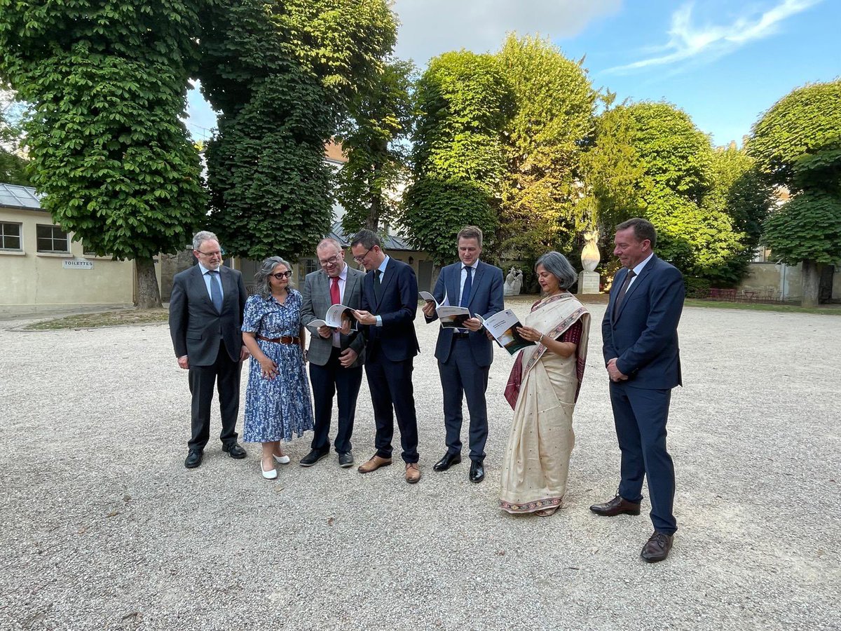 Ireland OECD&UNESCO (@irloecdunesco) on Twitter photo Last week, we celebrated with Minister <a href="/JamesBrowneTD/">James Browne TD</a> the launch of 🇮🇪’s first ever Strategy for World Heritage, setting out our ambitions to increase & sustainably manage the number of World Heritage sites in Ireland.
➡️ tinyurl.com/swn4xpxs Last week, we celebrated with Minister <a href="/JamesBrowneTD/">James Browne TD</a> the launch of 🇮🇪’s first ever Strategy for World Heritage, setting out our ambitions to increase & sustainably manage the number of World Heritage sites in Ireland.
➡️ tinyurl.com/swn4xpxs