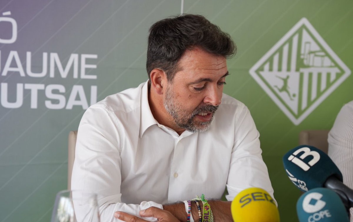 PalmaFutsal's tweet photo. 📸 Así ha sido la presentación de la 𝐜𝐚𝐦𝐩𝐚𝐧̃𝐚 𝐝𝐞 𝐚𝐛𝐨𝐧𝐨𝐬 en el @RestCanEduardo 

#GeneracióIBPF
#Campañadeabonados https://t.co/Jd1wbEFBtu