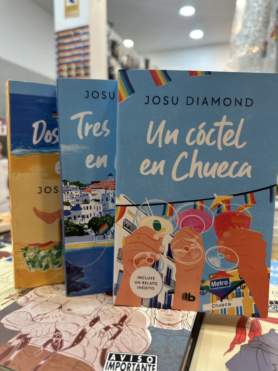 La trilogía "Un cóctel en #Chueca" de @josudiamond es la #lectura perfecta para tus #Vacaciones de #Verano.
¡A la venta en #life!