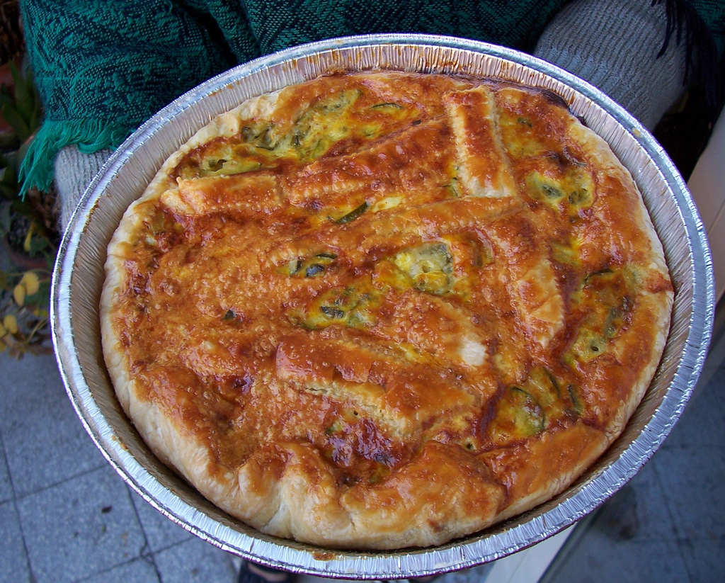 #TuscanRecipes Sweet or savoury? Why choose! Let's taste Scarpaccia, the incredible #zucchinipie from #Versilia that can be both! Made with simple ingredients, it's a delightful treat for any part of your meal. Get the recipe and try bit.ly/scarpaccia_rec…

📸 Elisabetta81