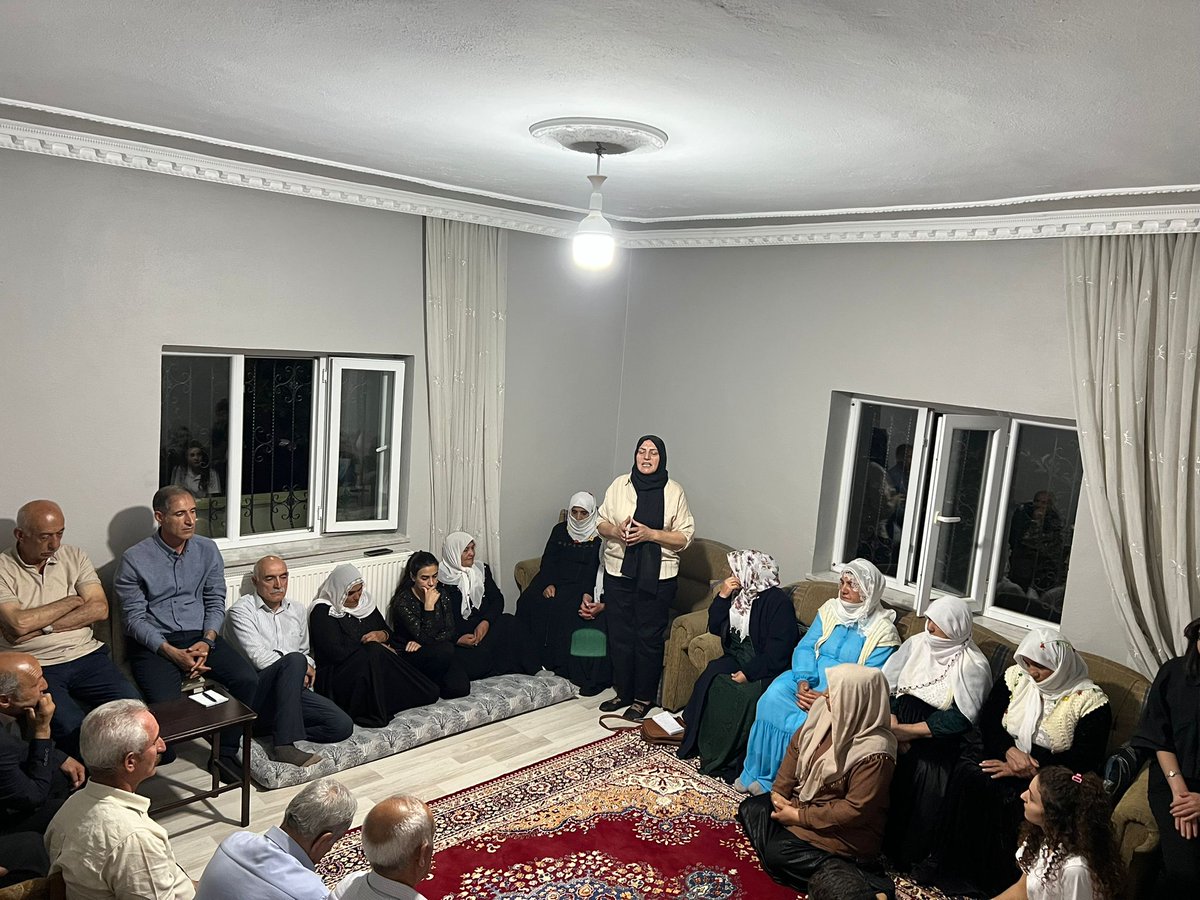 DBP EDREMİT / VAN (@dbpedremit) on Twitter photo Di çarçoveya civînên "Aştî û Civaka Demokratîk" de nirxandinên berfireh li taxa me Şabanîyê hatê kirin.
Pêdivî ye ku pêvajo bi awayekî rast were şîrovekirin û fêmkirin.
Ji bo aştîya bi rumet a ku di rê de ye, divê gavên qanûnî werin avêtin.
<a href="/dbp_wan/">DBP WAN</a> <a href="/DEMPartiWan/">DEM PARTİ WAN</a> <a href="/tja_wan/">TJA WAN (Tevgera Jinên Azad)</a> Di çarçoveya civînên "Aştî û Civaka Demokratîk" de nirxandinên berfireh li taxa me Şabanîyê hatê kirin.
Pêdivî ye ku pêvajo bi awayekî rast were şîrovekirin û fêmkirin.
Ji bo aştîya bi rumet a ku di rê de ye, divê gavên qanûnî werin avêtin.
<a href="/dbp_wan/">DBP WAN</a> <a href="/DEMPartiWan/">DEM PARTİ WAN</a> <a href="/tja_wan/">TJA WAN (Tevgera Jinên Azad)</a>