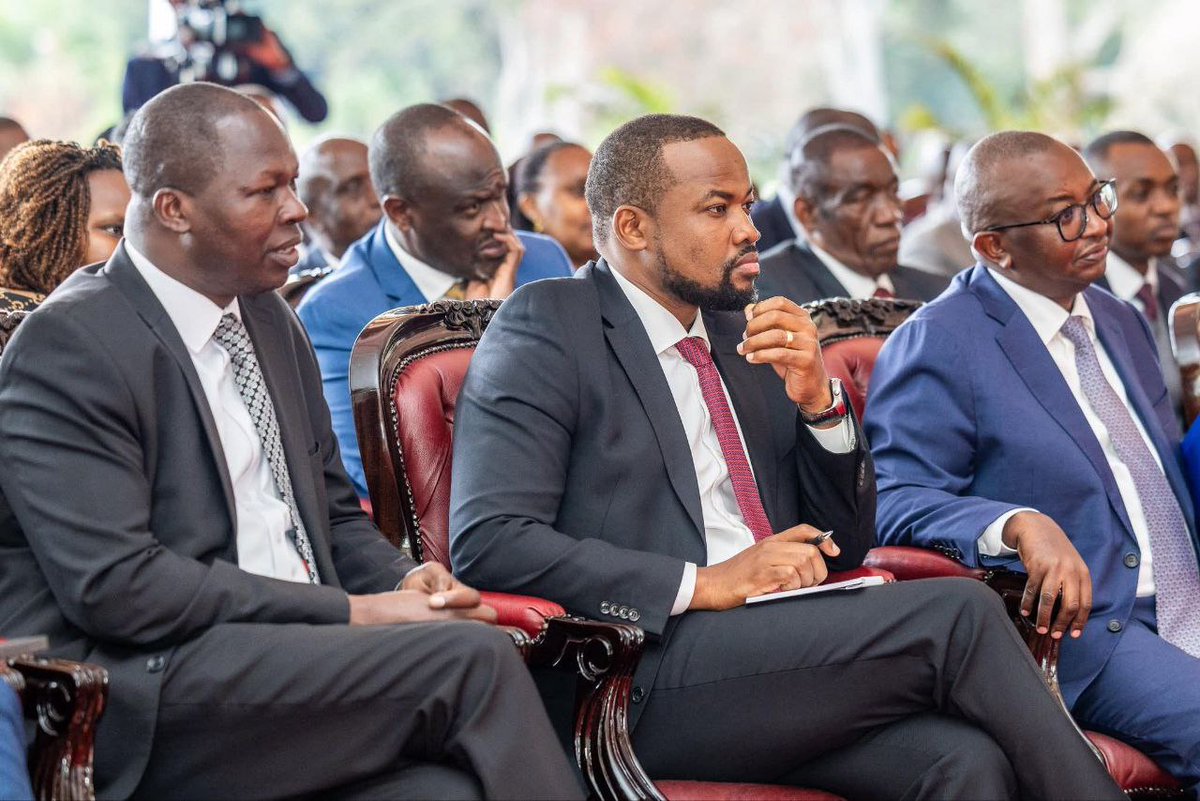 Affordable Housing Board (@ahb_kenya) on Twitter photo ๐๐๐๐ข๐ฅ๐๐๐๐๐ ๐๐ข๐จ๐ฆ๐๐ก๐ ๐๐ก๐ง๐๐ฅ๐ก๐ฆ๐๐๐ฃ ๐ฃ๐ฅ๐ข๐๐ฅ๐๐ ๐ ๐ ๐๐๐จ๐ก๐๐๐๐ ๐๐ง ๐ฆ๐ง๐๐ง๐ ๐๐ข๐จ๐ฆ๐.
At State House today, President William Ruto launched the Affordable Housing Internship Programme โ a well-structured initiative aimed at absorbing up to ๐๐๐๐ข๐ฅ๐๐๐๐๐ ๐๐ข๐จ๐ฆ๐๐ก๐ ๐๐ก๐ง๐๐ฅ๐ก๐ฆ๐๐๐ฃ ๐ฃ๐ฅ๐ข๐๐ฅ๐๐ ๐ ๐ ๐๐๐จ๐ก๐๐๐๐ ๐๐ง ๐ฆ๐ง๐๐ง๐ ๐๐ข๐จ๐ฆ๐.
At State House today, President William Ruto launched the Affordable Housing Internship Programme โ a well-structured initiative aimed at absorbing up to