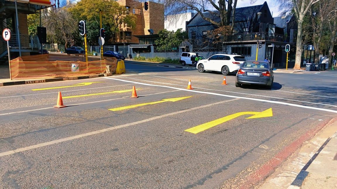 CrumRegionB's tweet image. Faded road markings are being repainted on Bath Street in Rosebank, Ward 117, improving visibility and enhancing pedestrian and motorist safety.
@CityofJoburgZA @CRUM_CoJ @MyJRA #HighImpactServiceDelivery
#JoburgReimagined