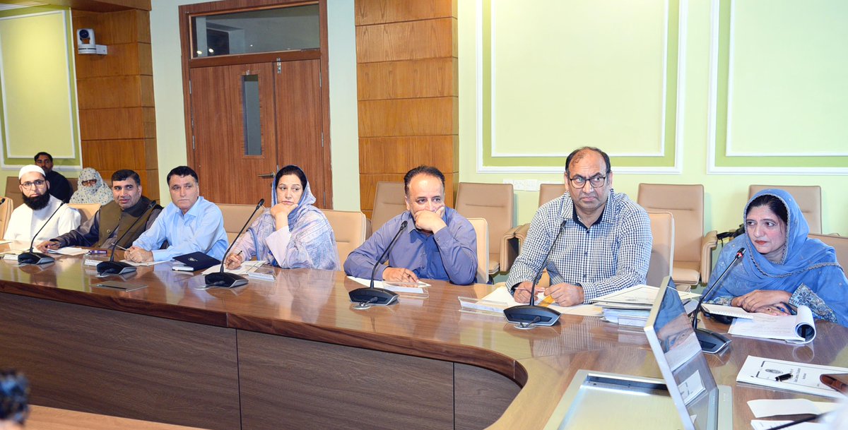 UAJK_Official's tweet photo. UAJK held its 109th BASR meeting at King Abdullah Campus, chaired by Vice Chancellor @nasirjkhattak. The meeting included synopsis presentations, admission approvals, and key steps toward improving research quality.
#UAJK #HigherEducation #BASR #GraduatePrograms https://t.co/txW8UVFZC6
